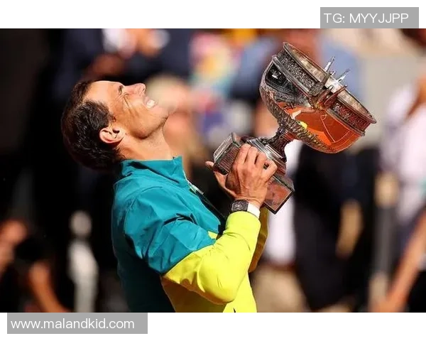 穿越红土的艺术：阿尔卡拉斯的穆尔西亚训练基地，斜线拉球的秘密花园